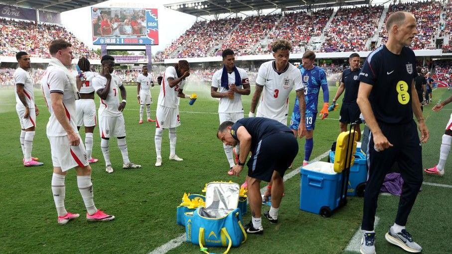 England players take a drinks break during the Friendly match against Costa Rica in Orlando, Florida, on 10 June