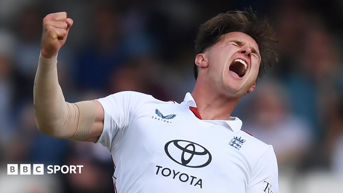 Sonny Baker mang lại niềm vui cho cricket Anh trong trận đấu với New Zealand