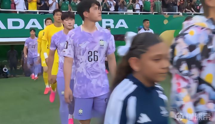 半场战报:墨西哥0-0韩国,两队共1次射正,李刚仁染黄