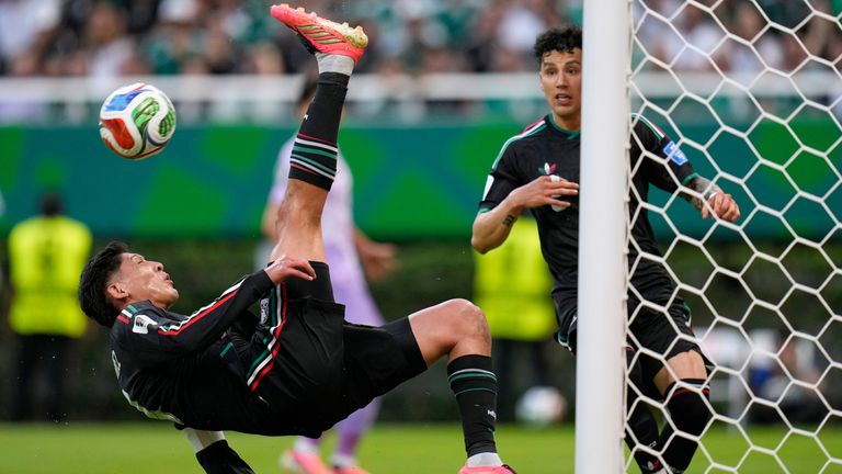 2026年世界杯：墨西哥1-0韩国 - 金承奎失误助东道主顺利晋级32强