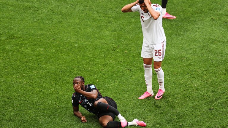 2026年世界杯:加拿大6-0卡塔尔 - 乔纳森·大卫上演帽子戏法,伊斯梅尔·科内遭遇重伤
