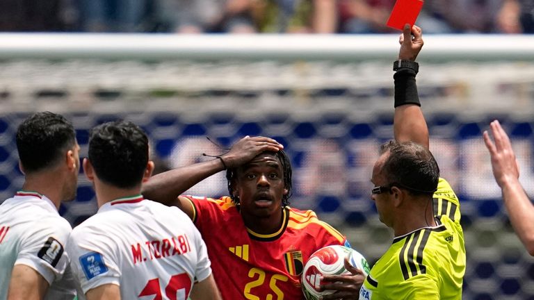 2026年世界杯:比利时0-0伊朗 - 纳森·恩戈伊被红牌罚下,洛杉矶小组G战平