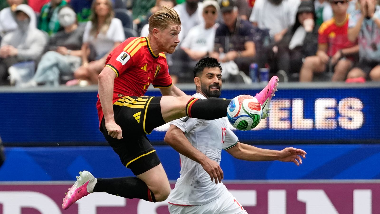 2026年世界杯:比利时0-0伊朗 - 纳森·恩戈伊被红牌罚下,洛杉矶小组G战平