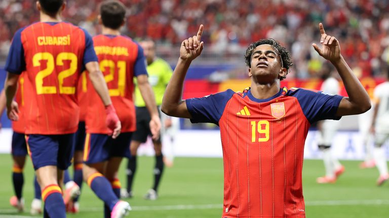 2026年世界杯:西班牙4-0沙特阿拉伯 - 拉米内·亚马尔和米克尔·奥亚萨瓦尔闪耀,西班牙取得小组赛首胜