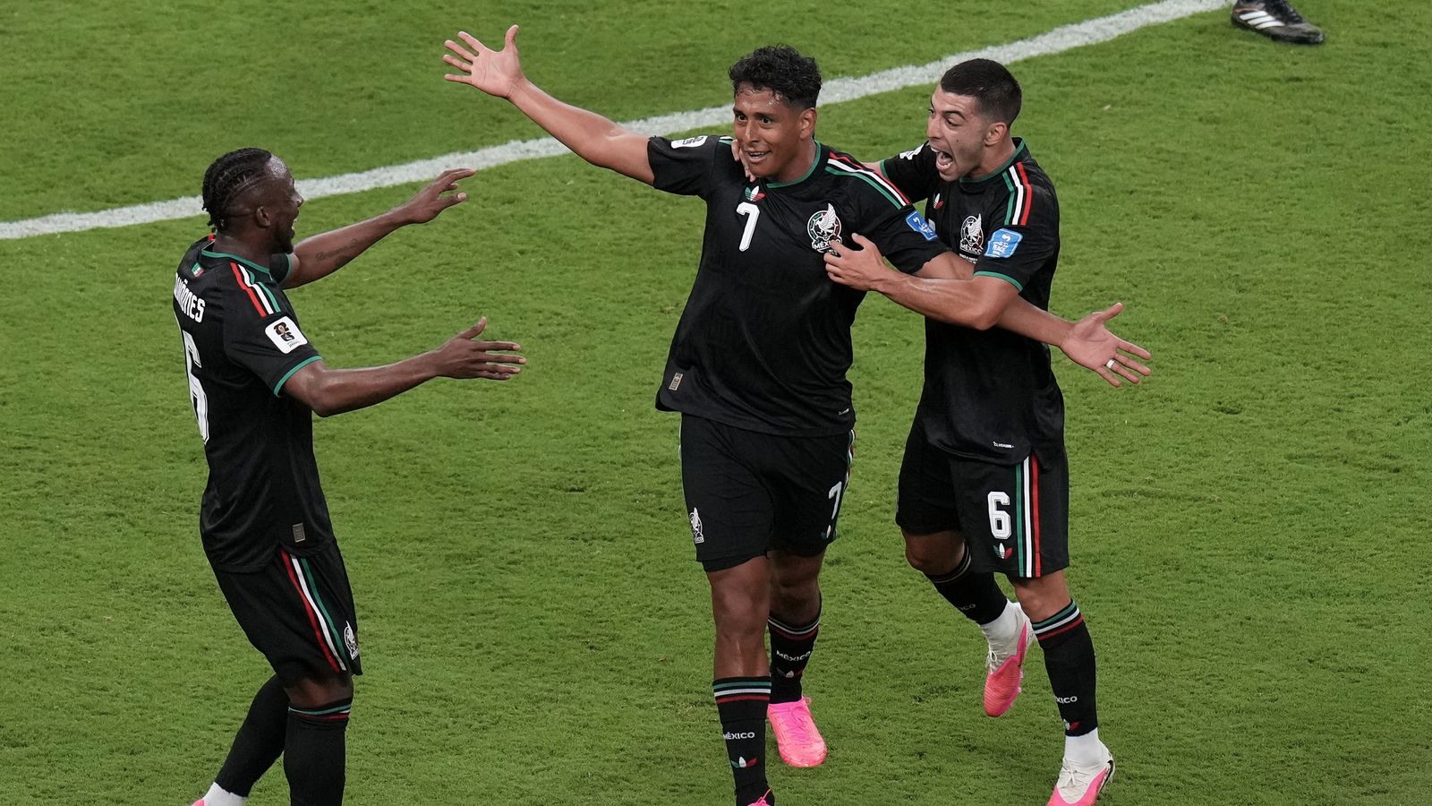 2026年世界杯：墨西哥1-0韩国 - 金承奎失误助东道主顺利晋级32强